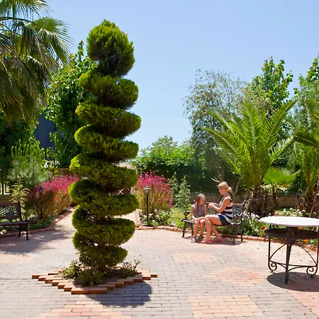 Club Mermaid Village Hotell 4*